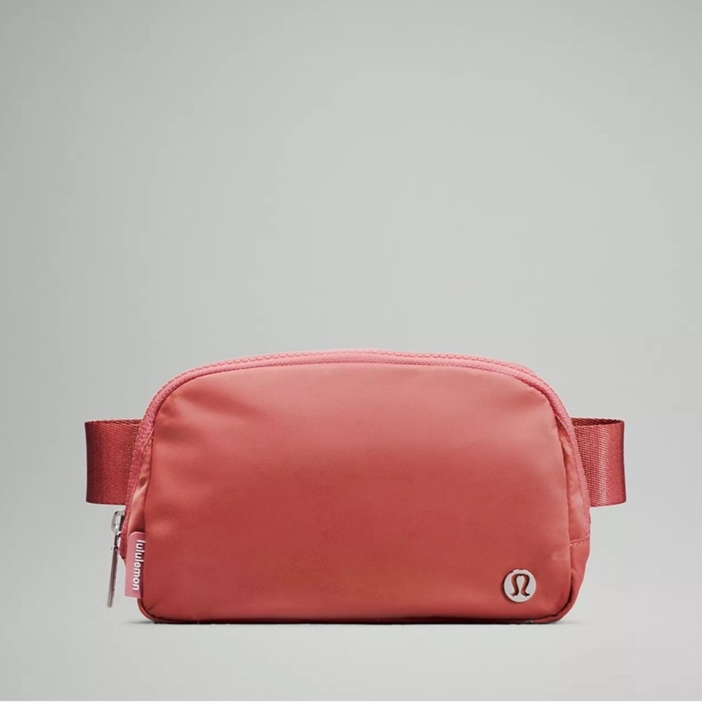 Lululemon Everywhere Belt Bag brier rose